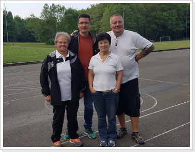 2. Platz: Weinfestfreunde 2. Platz: Weinfestfreunde